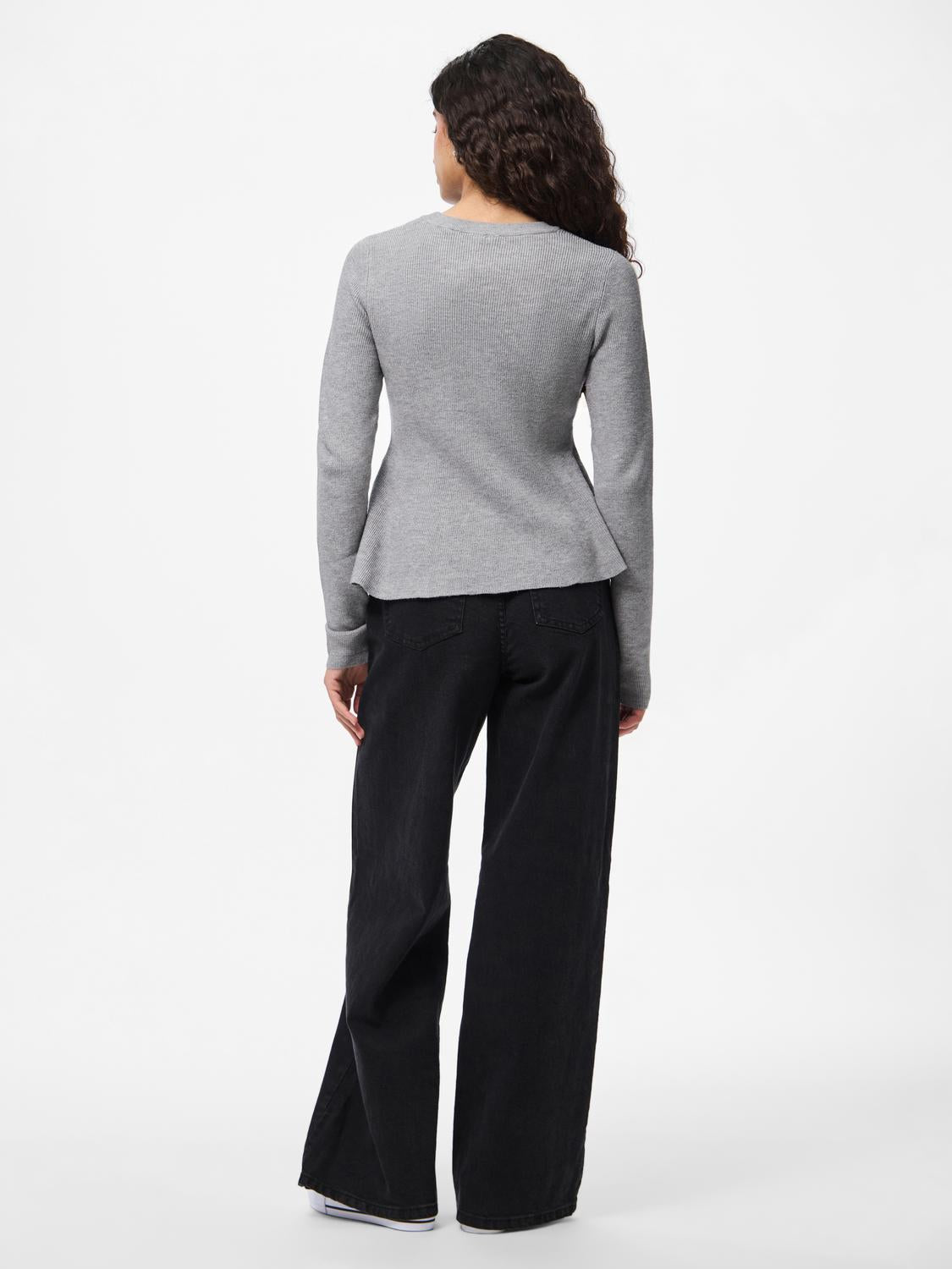 model_shot-back